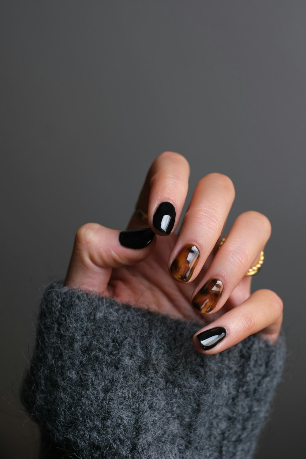 Uñas negras y efecto carey